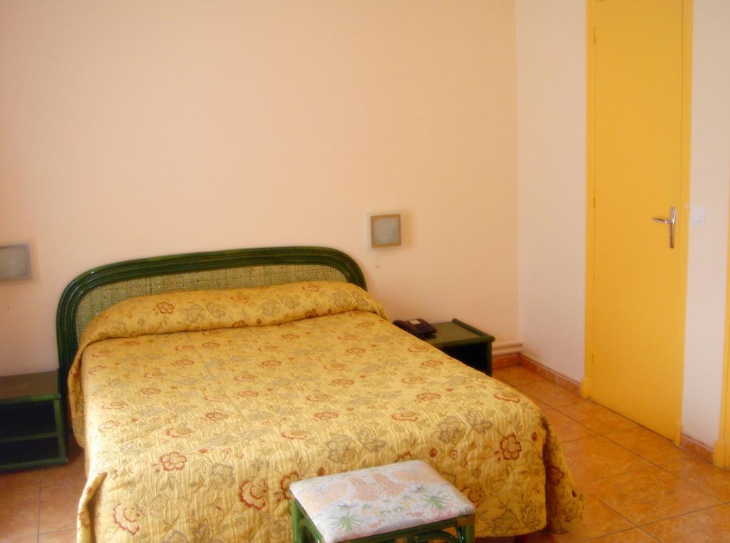 Motel Des Bruyeres Lamotte-Beuvron Room photo
